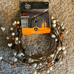NWT Fall 6 foot black/orange/white garland